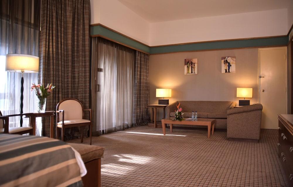 Hilton Yaounde Hotel Buitenkant foto
