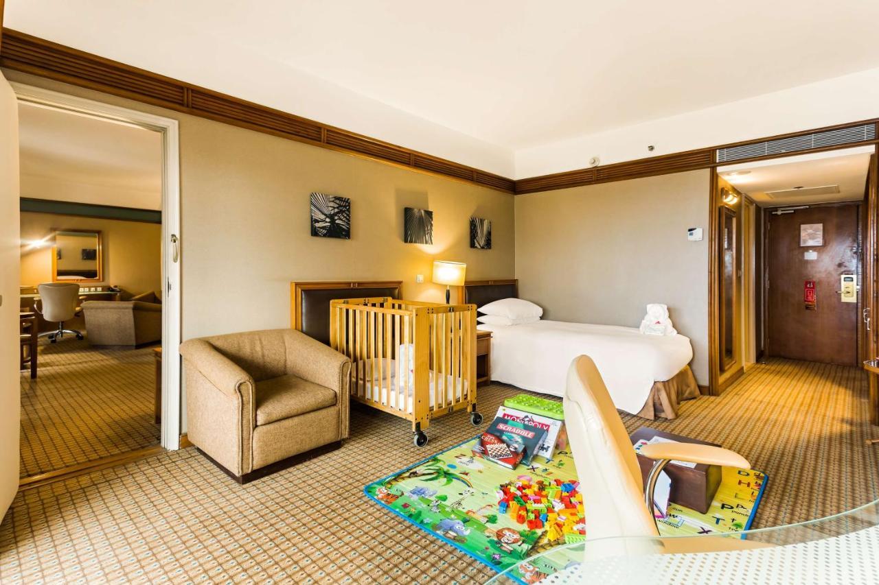 Hilton Yaounde Hotel Buitenkant foto