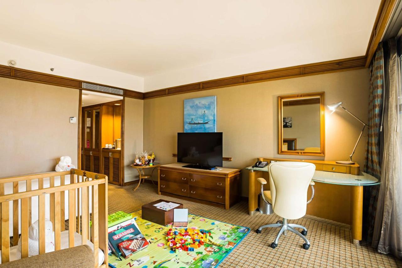 Hilton Yaounde Hotel Buitenkant foto