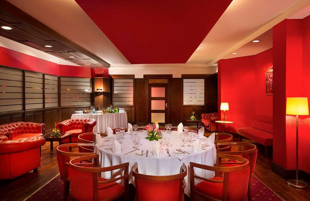 Hilton Yaounde Hotel Restaurant foto