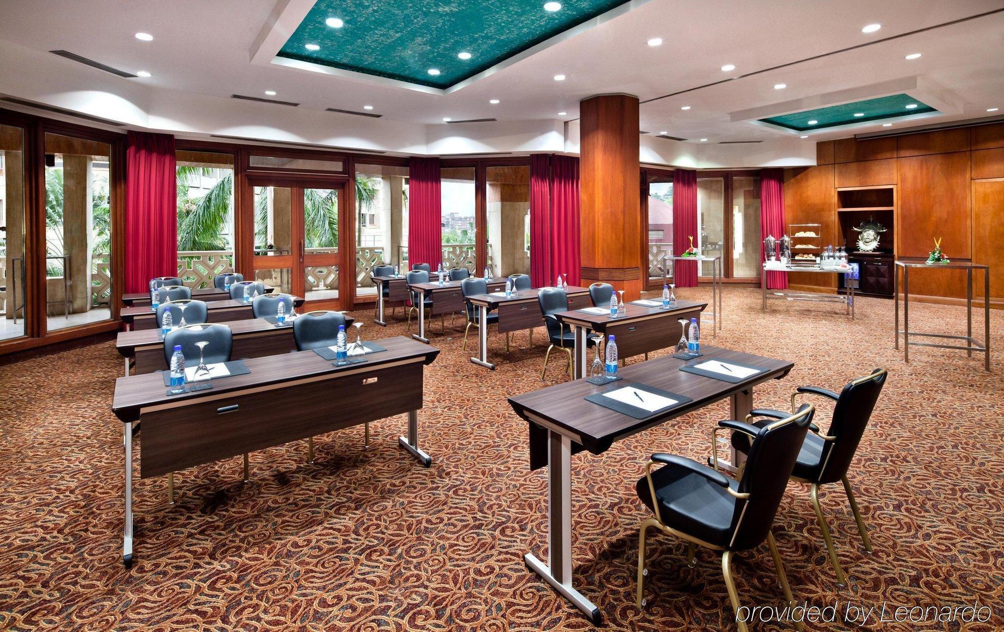 Hilton Yaounde Hotel Zakenleven foto