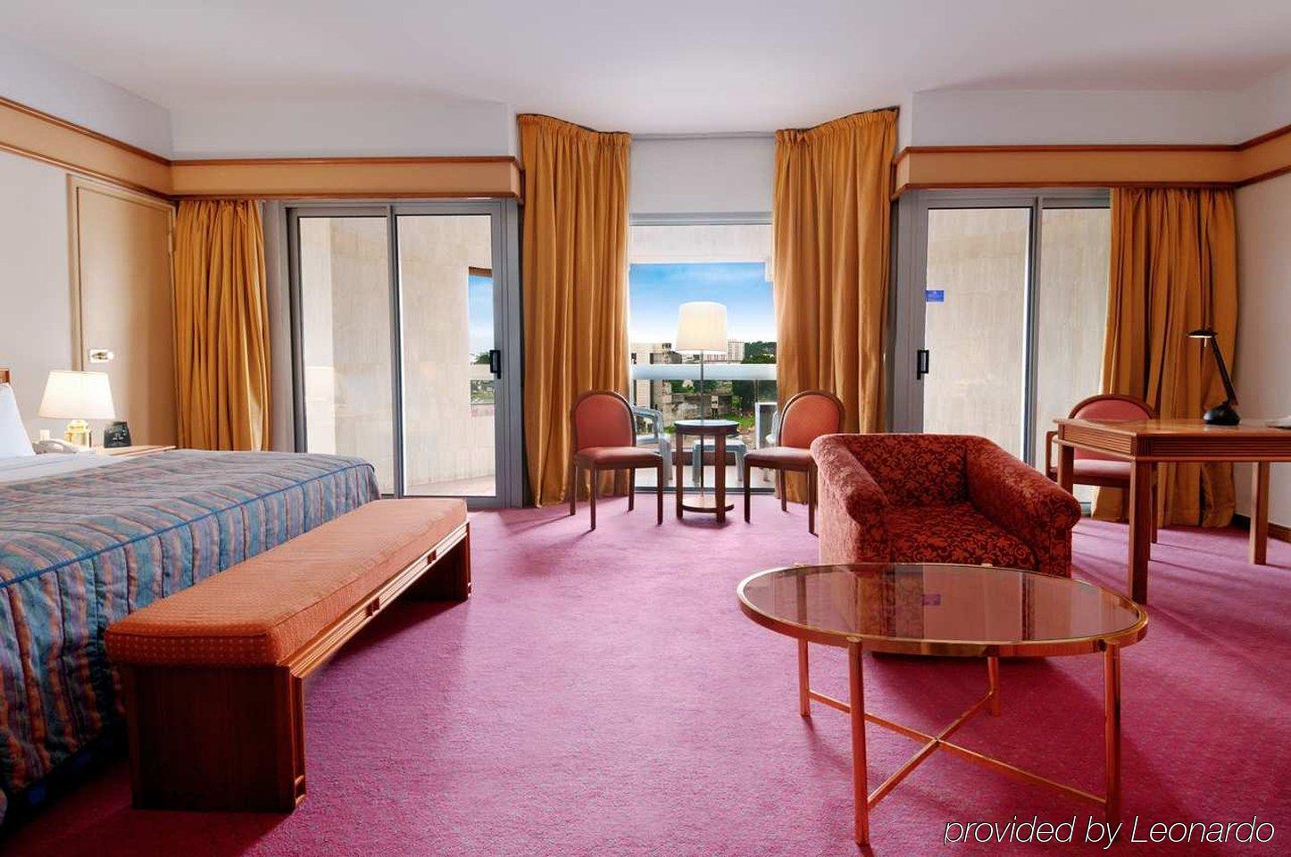 Hilton Yaounde Hotel Kamer foto