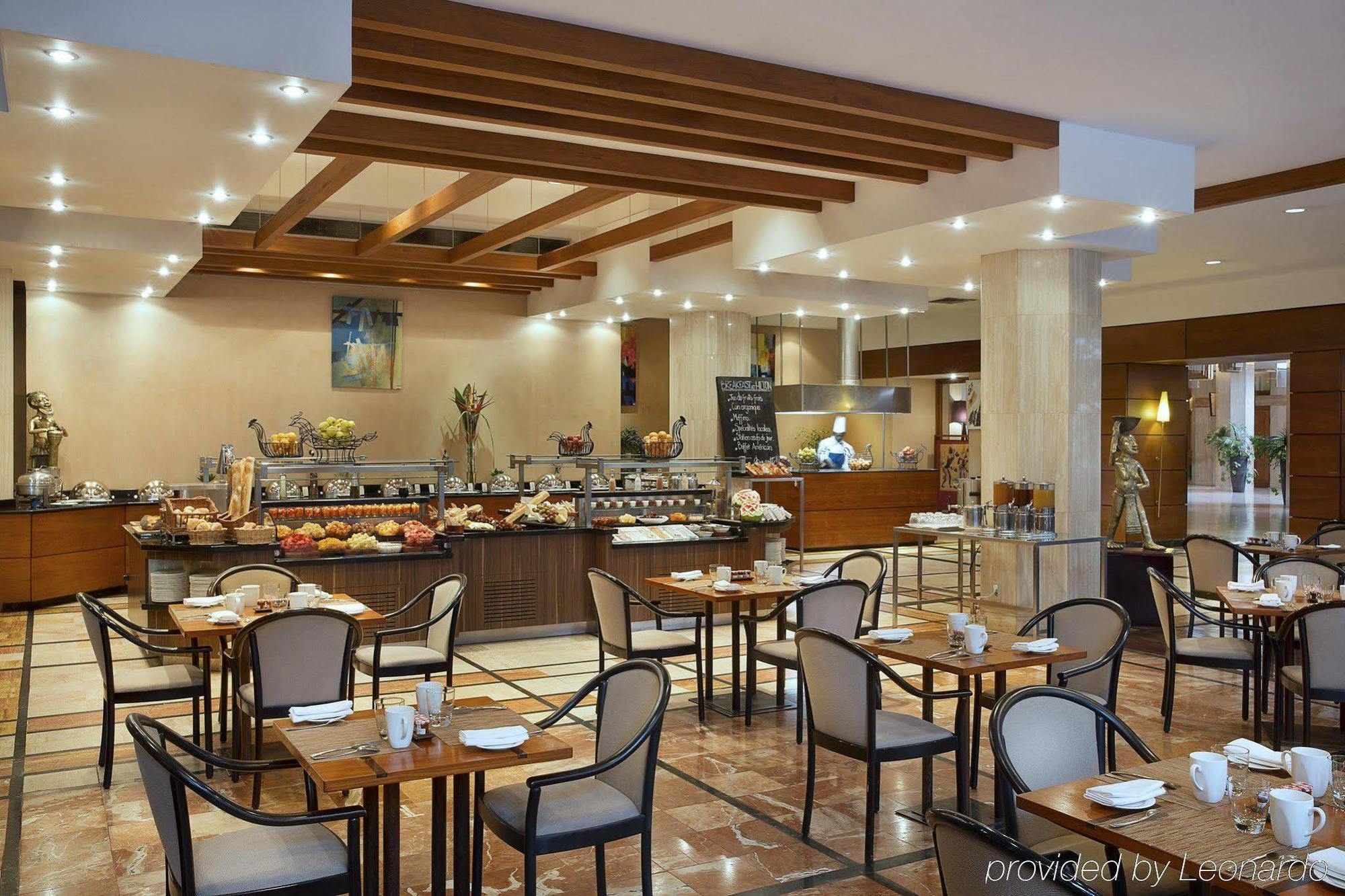 Hilton Yaounde Hotel Buitenkant foto