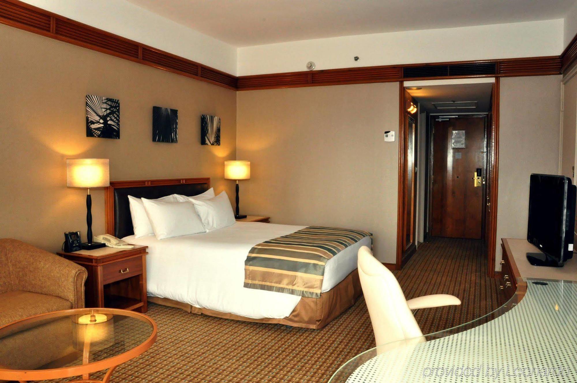 Hilton Yaounde Hotel Buitenkant foto