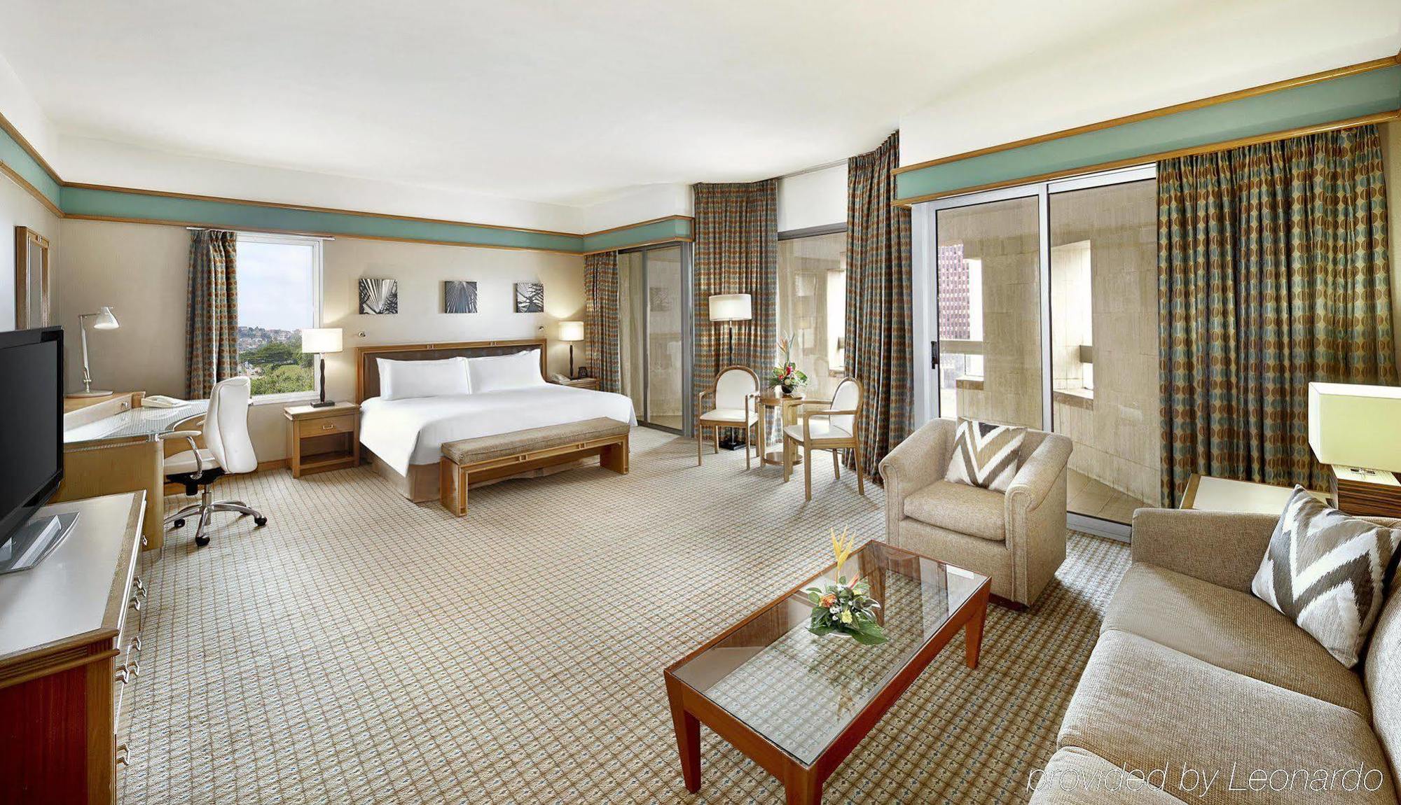 Hilton Yaounde Hotel Buitenkant foto