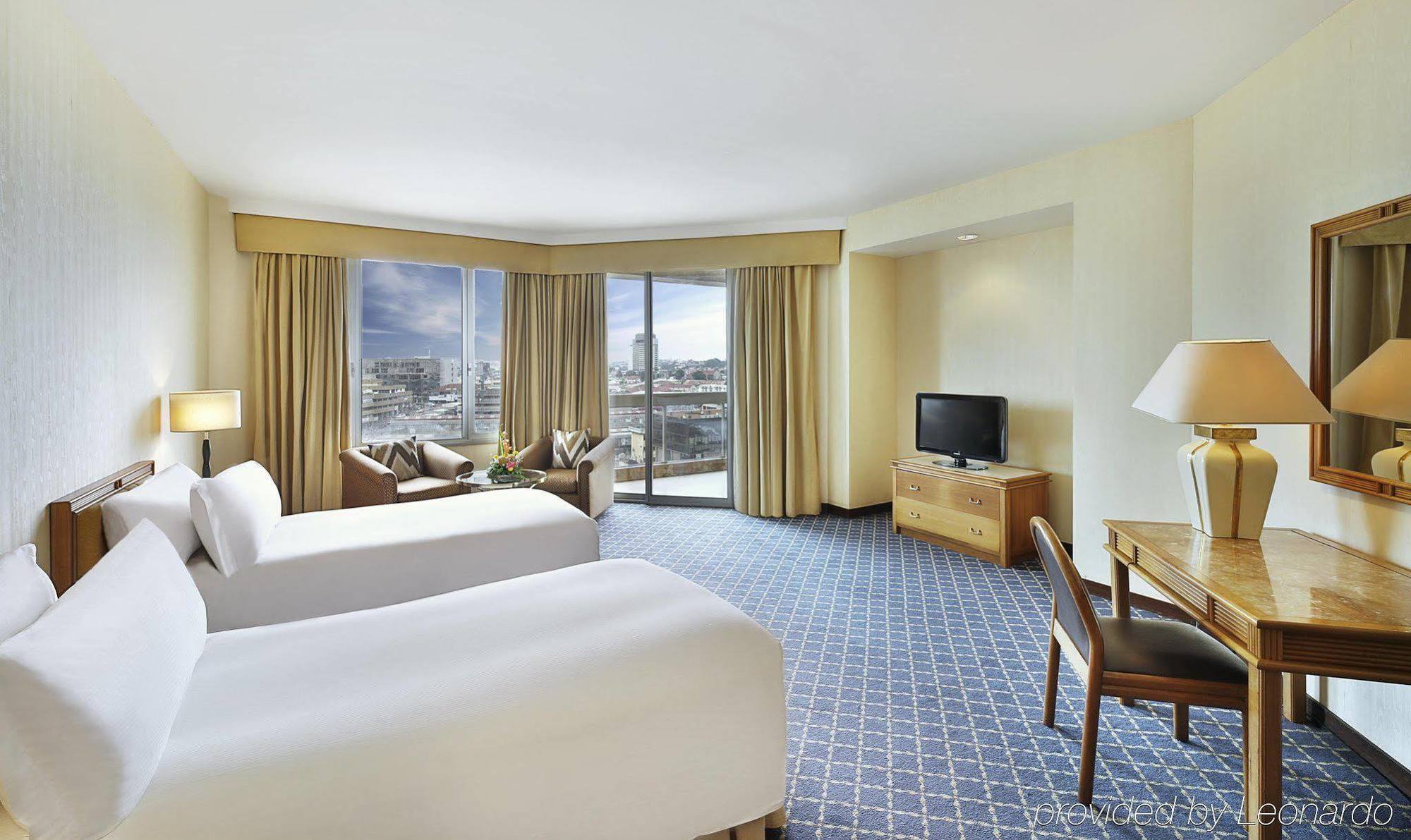 Hilton Yaounde Hotel Buitenkant foto