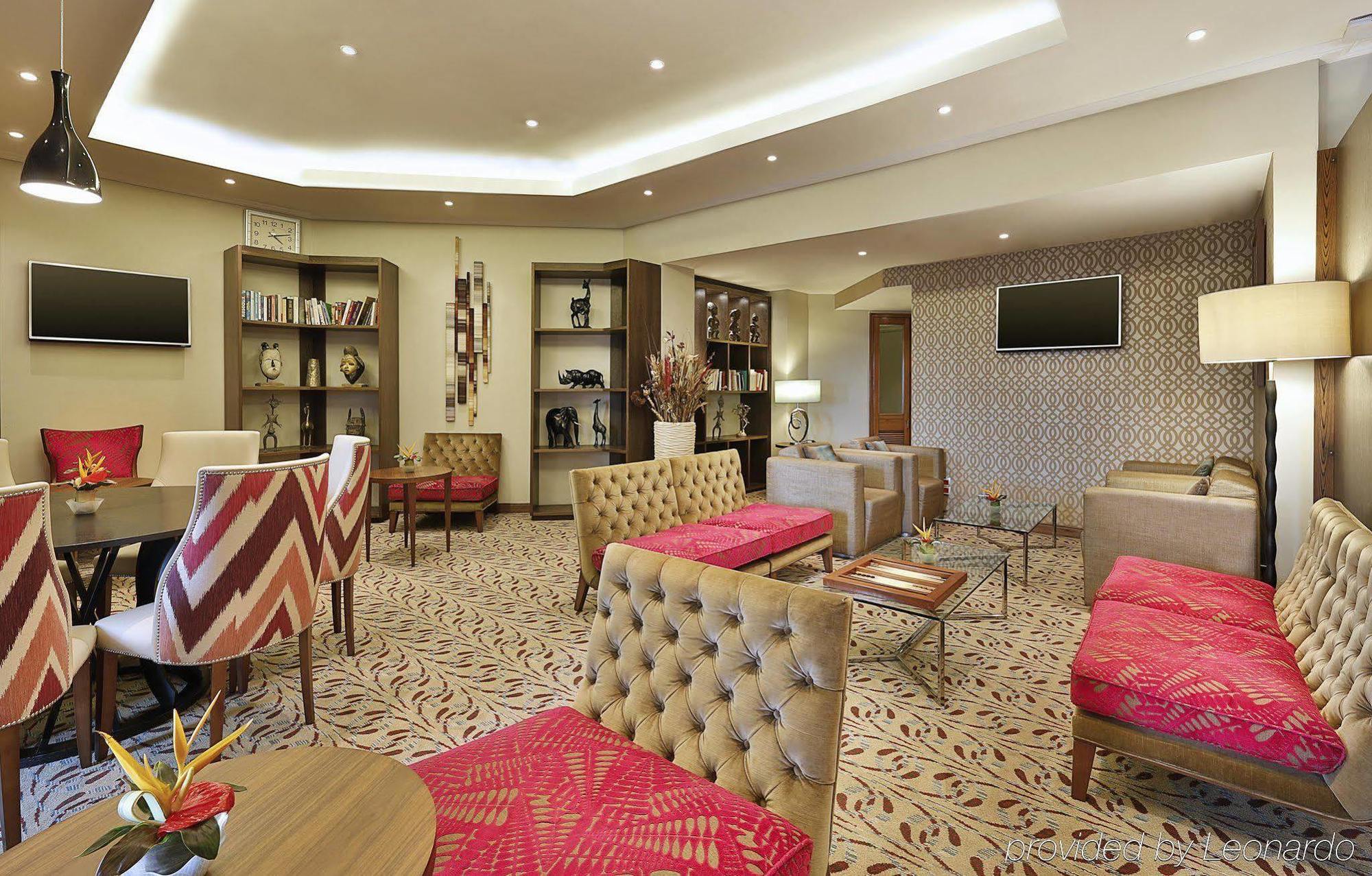 Hilton Yaounde Hotel Buitenkant foto