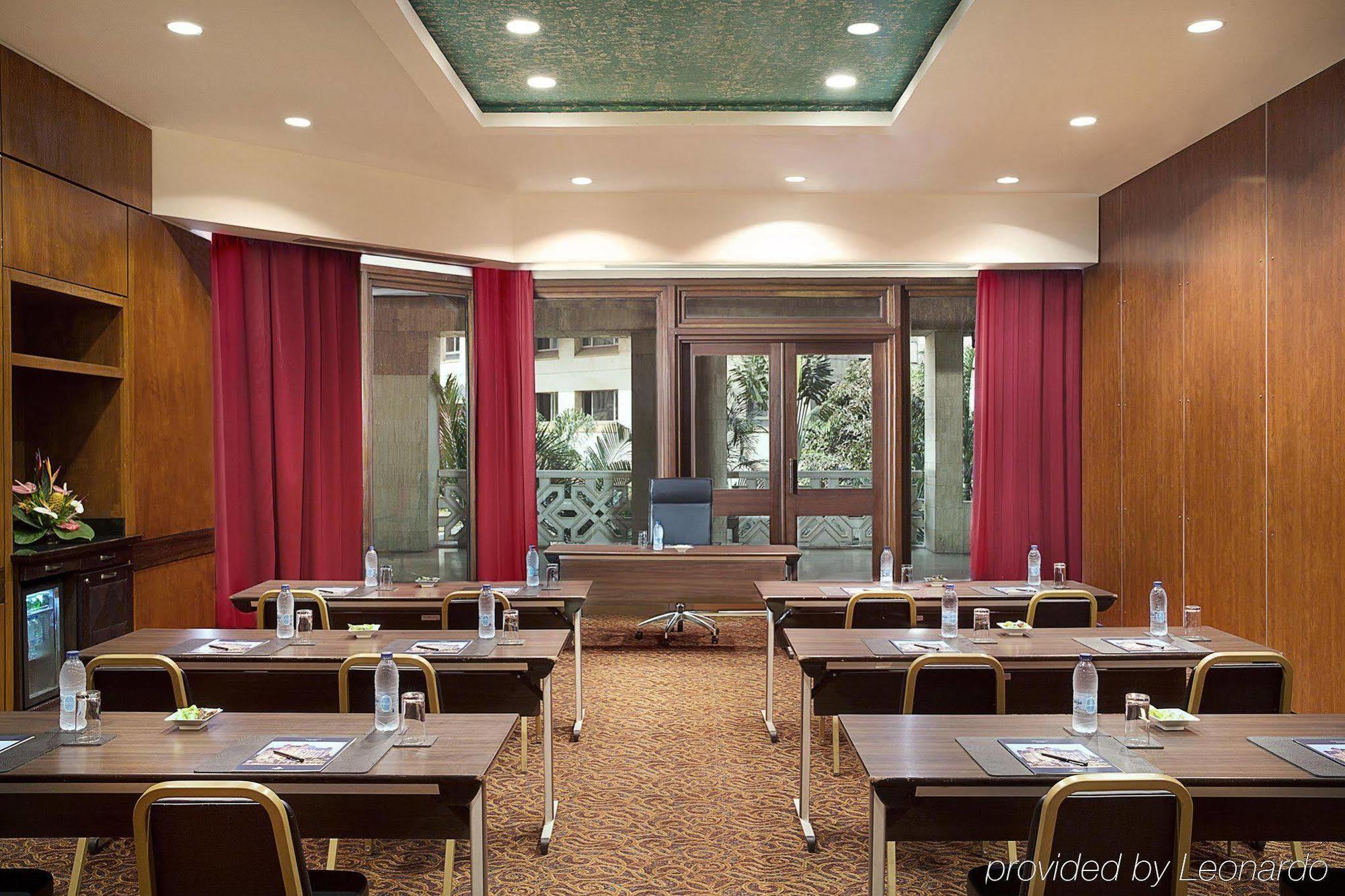 Hilton Yaounde Hotel Buitenkant foto
