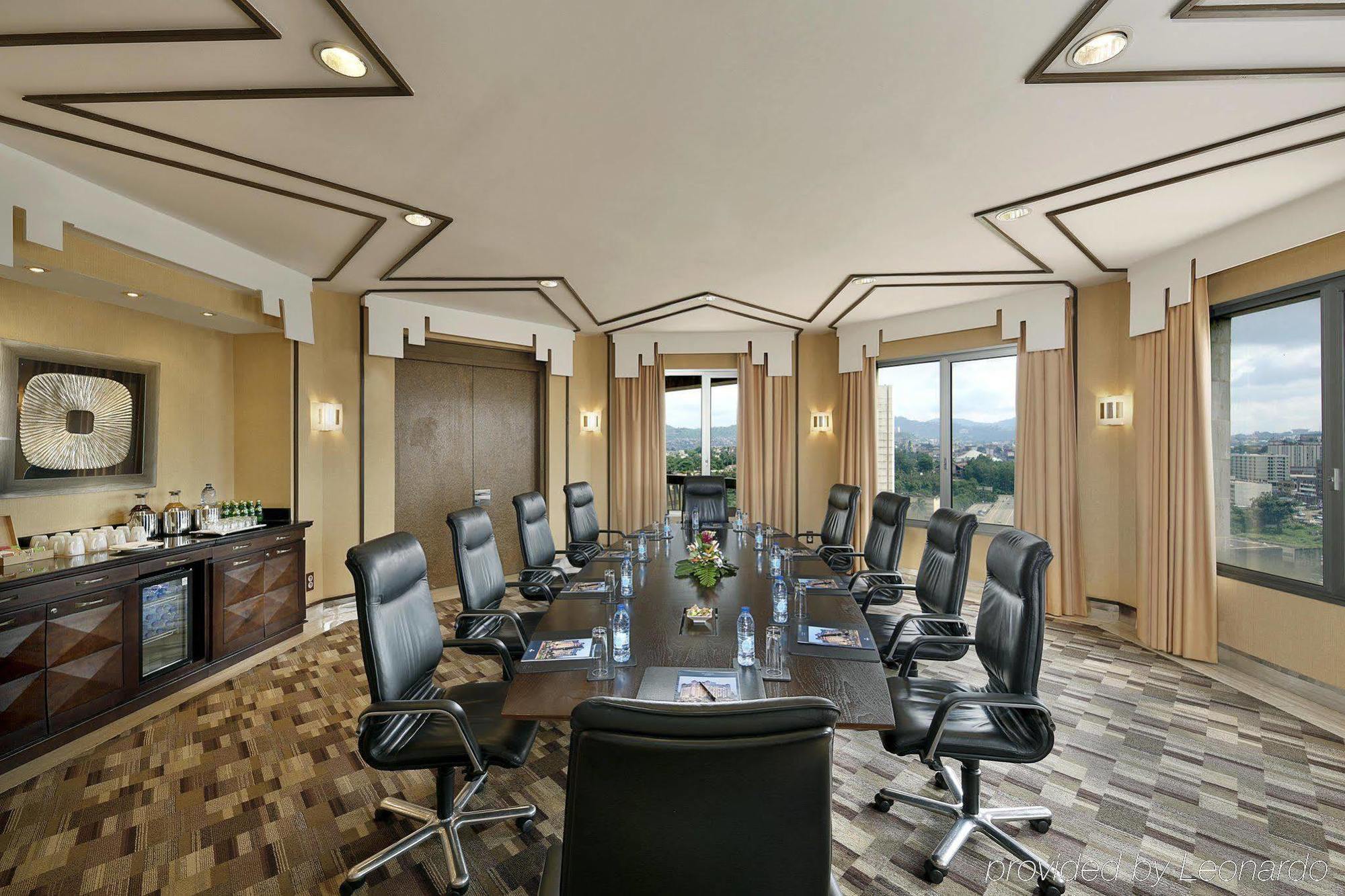 Hilton Yaounde Hotel Buitenkant foto