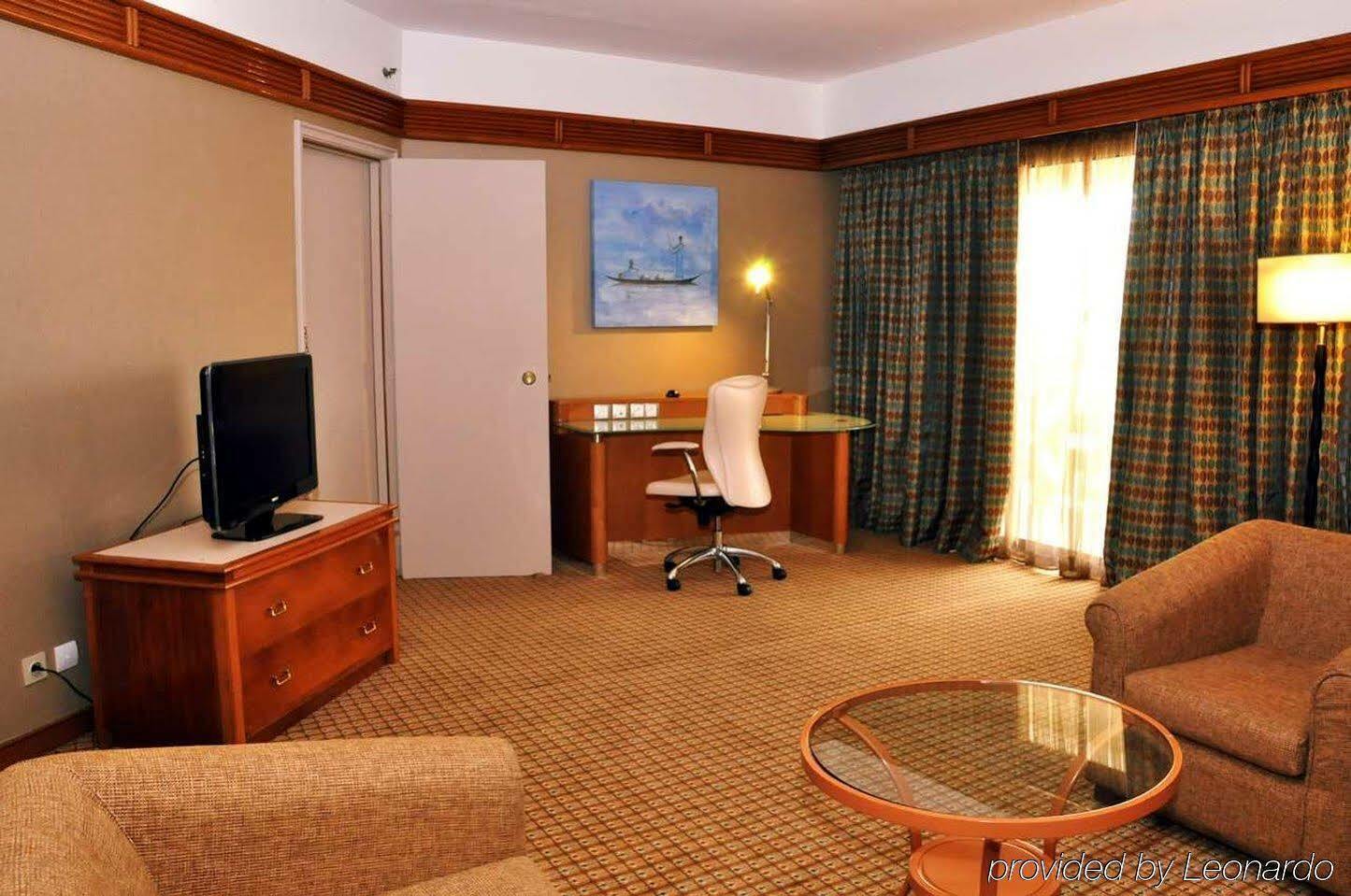 Hilton Yaounde Hotel Buitenkant foto