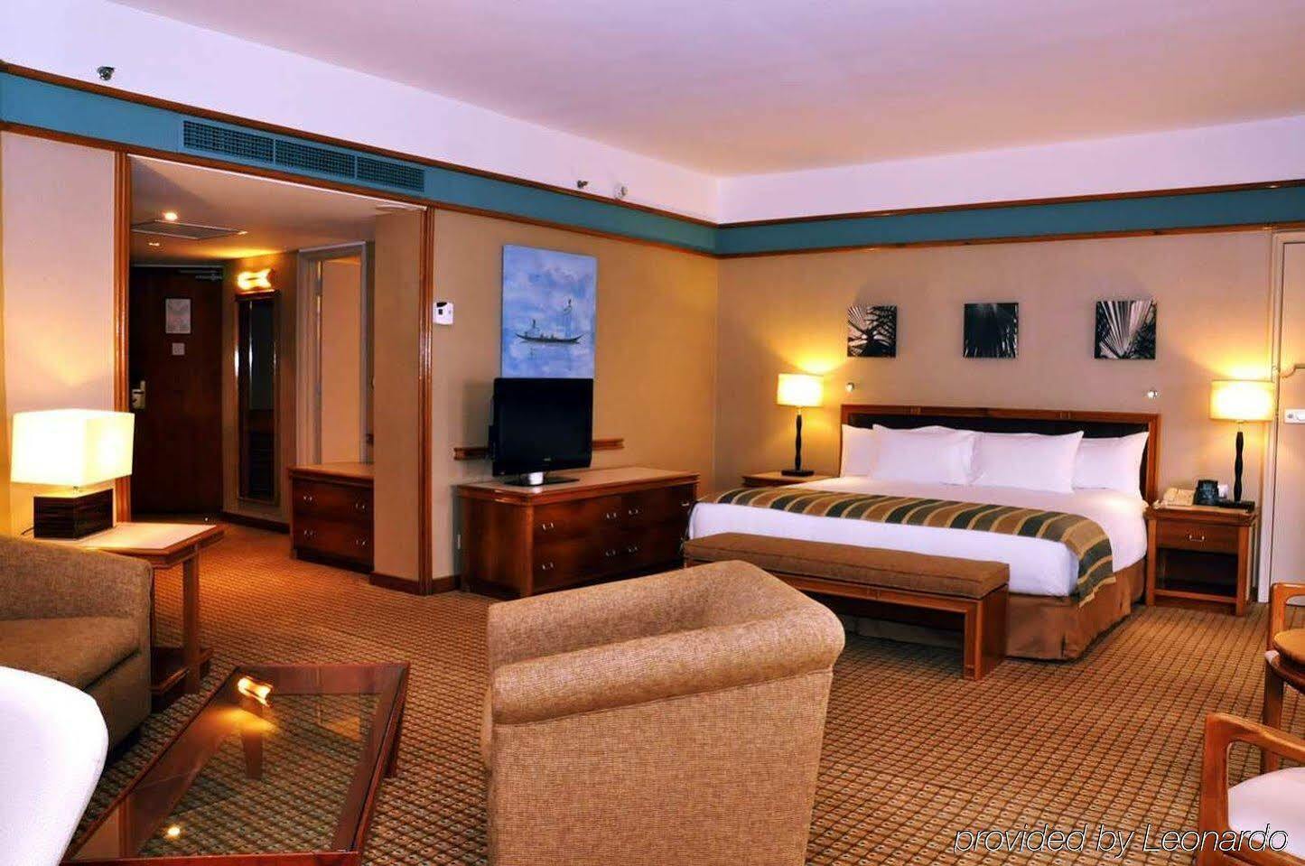 Hilton Yaounde Hotel Buitenkant foto